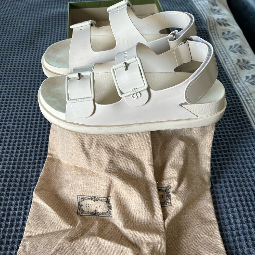 Gucci sandals size 39, will ship with box!